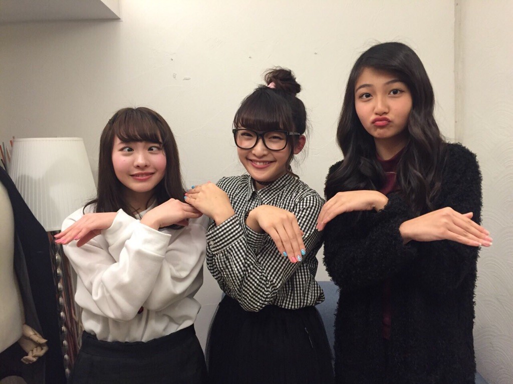 まこみなすずみん3ショット_2